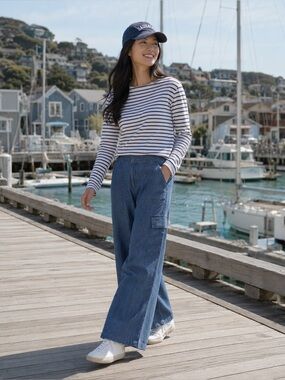 DKNY NWT  Jeans Lightweight Denim Wide-Leg Cargo Pants Size 8